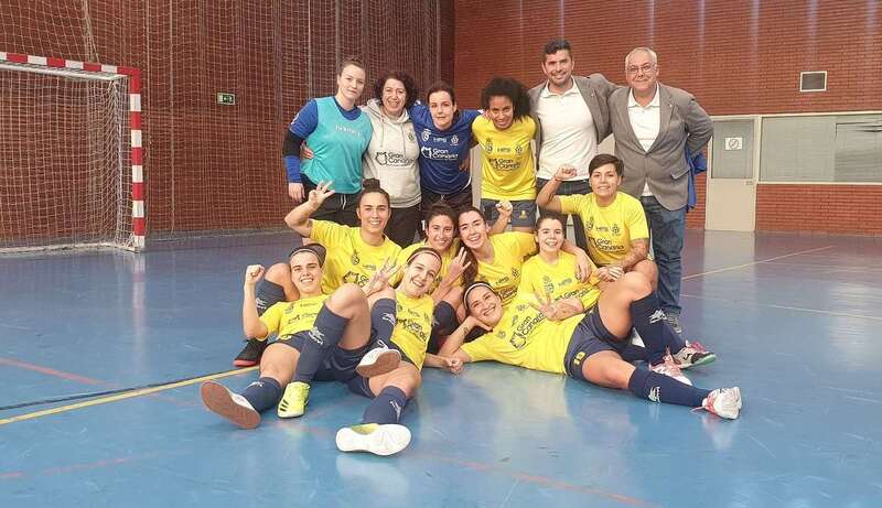 El equipo canario festeja el triunfo/TA.